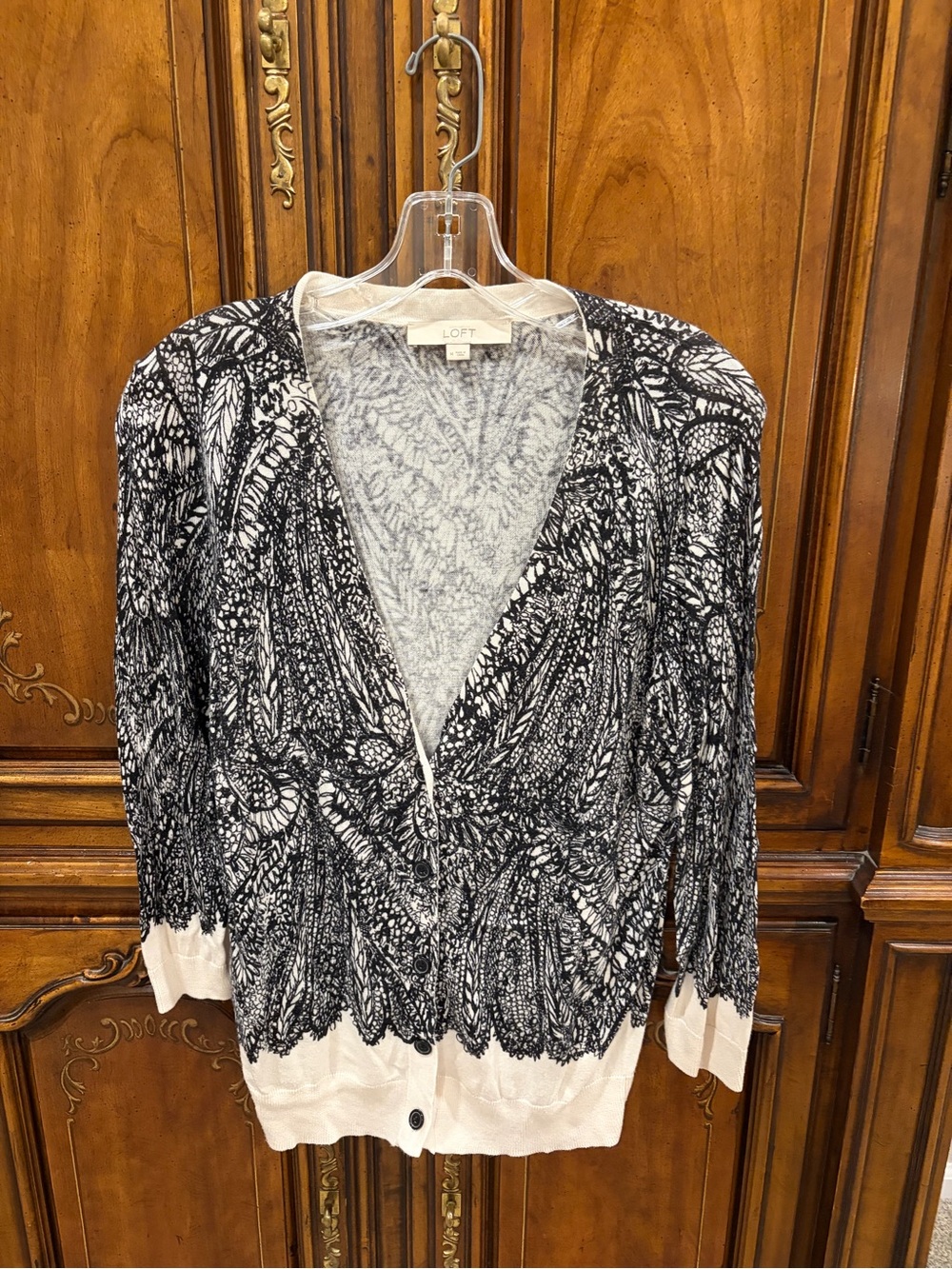 LOFT Black & White Patterned V-Neck Cardigan Sweater 7/8 length sleeve EUC